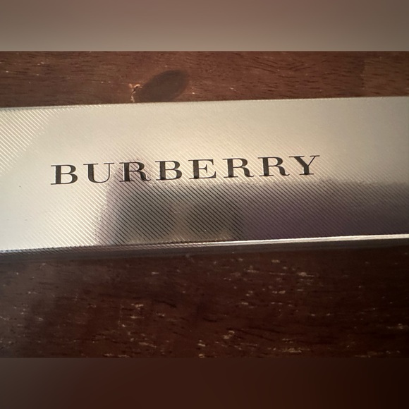 NEW BURBERRY Illuminating Drops Glow Concentrate - Picture 4 of 10